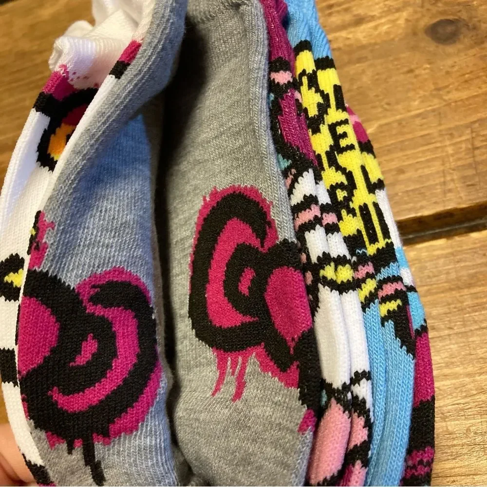 Hello Kitty 5 Pairs No Show Socks Retro Artsy Rainbow Kawaii NWT